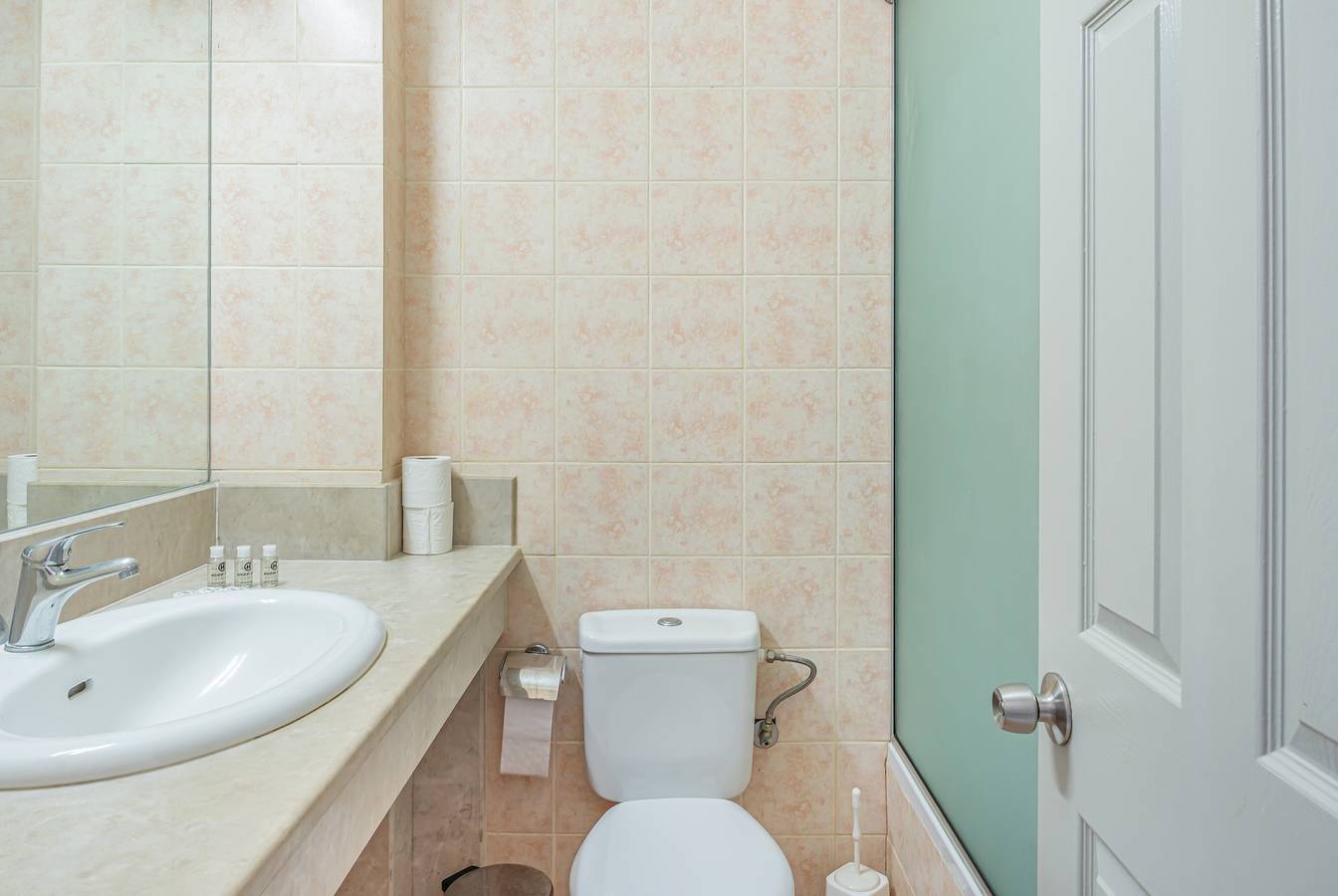 Studio Appartement 'Evripides Triple Room 2' met Gedeeld Zwembad, Gedeelde Tuin en Airconditioning, foto 11