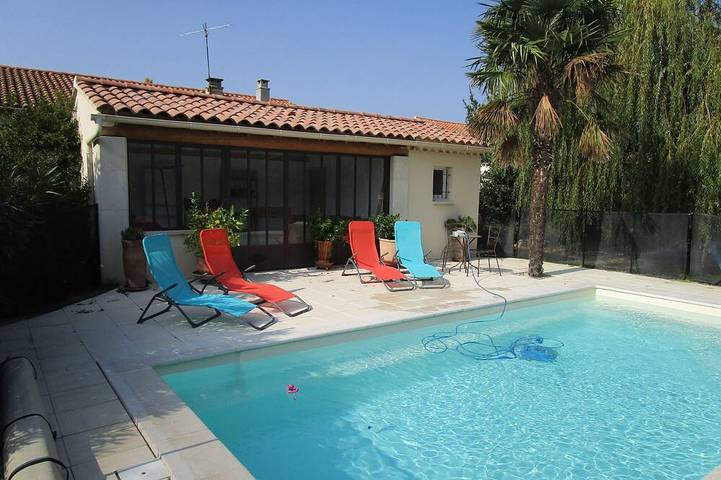Location de vacances pour 3 personnes, avec jardin et piscine à Vedène