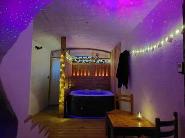 Location de vacances pour 4 personnes, avec terrasse et vue à Cabrières-d'Aigues