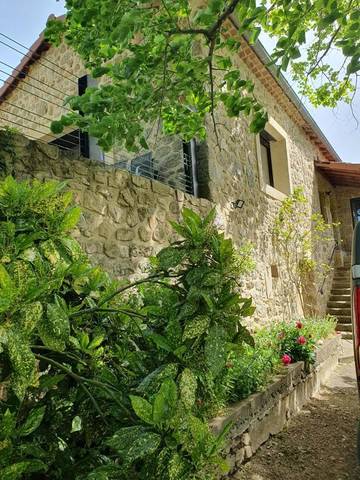 Gîte pour 15 personnes, avec vue et jardin à Colombier-le-Vieux