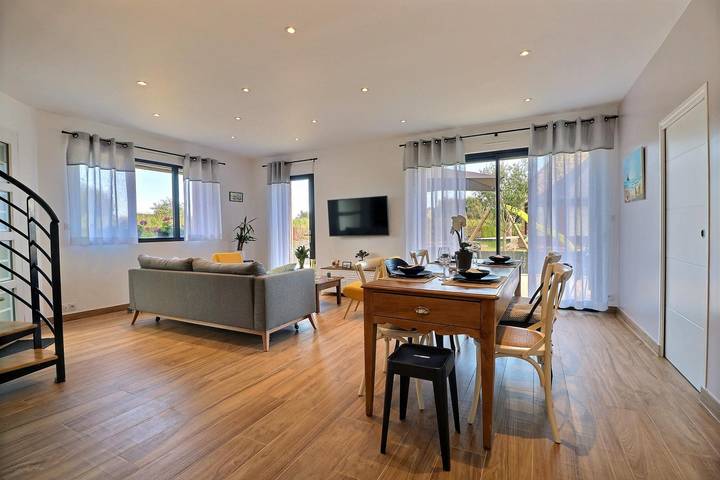 Gîte pour 5 personnes, avec terrasse ainsi que piscine et jardin à Mont-Dol - 3