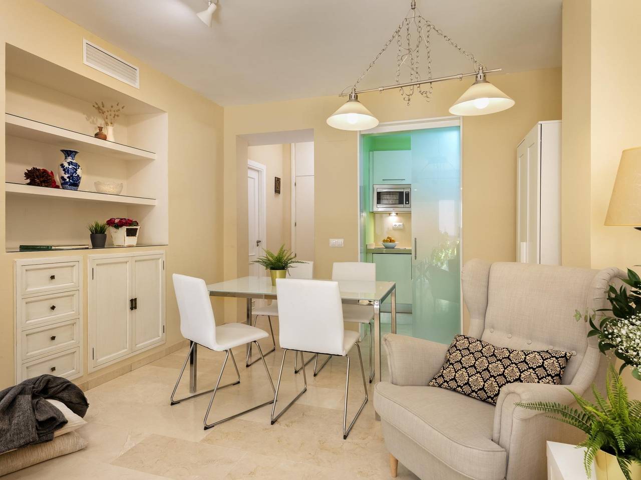 Entire vacation apartment, Misterhost San Bernardo Jardines de Murillo in Nervión, Sevilla