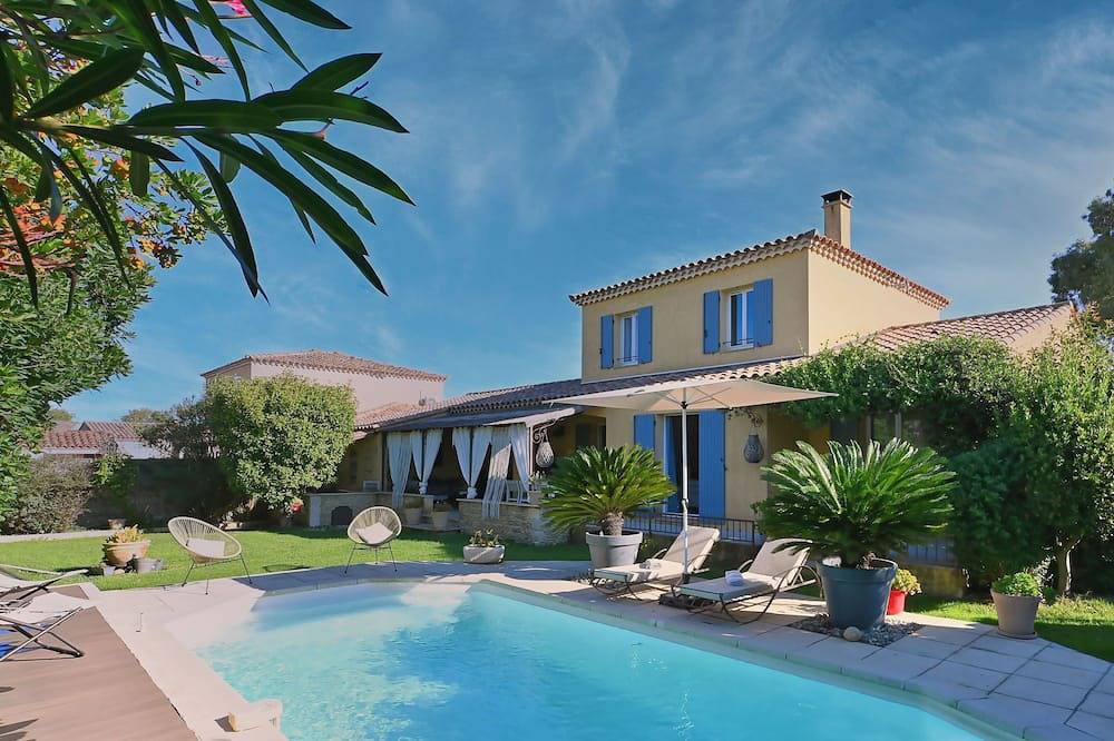 Beautiful traditional villa, 6 travellers, all comforts with swimming pool in Bouillargues, Region de Nimes