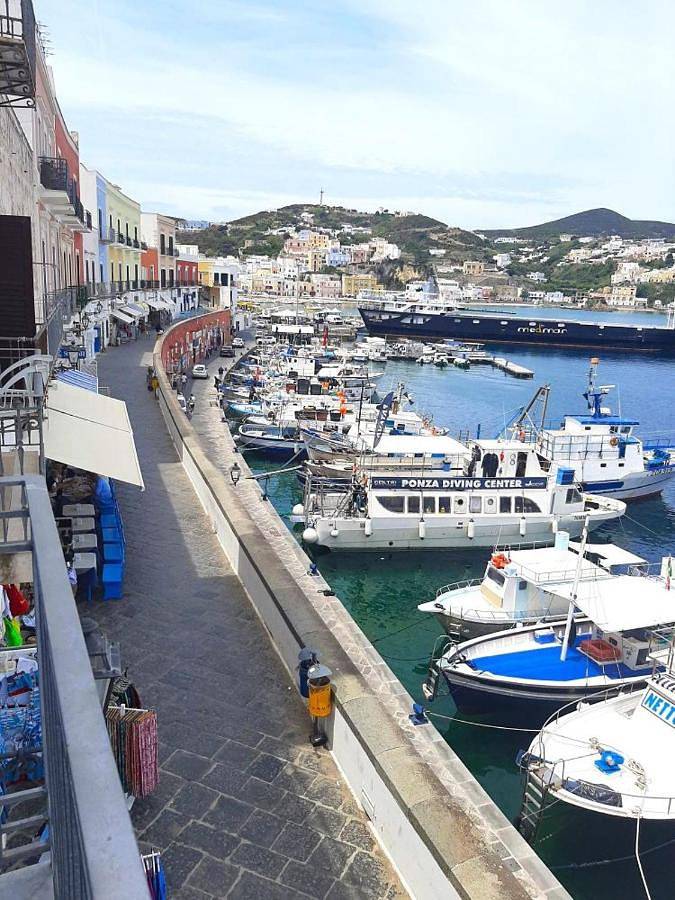 Visitponza - Le Naiadi in La parata, Ponza