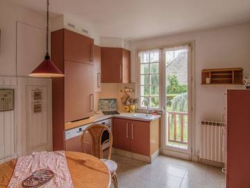 Maison De Vacances pour 7 Personnes dans Saint-Bonnet-la-Rivière, Région de Brive-la-Gaillarde, Photo 4