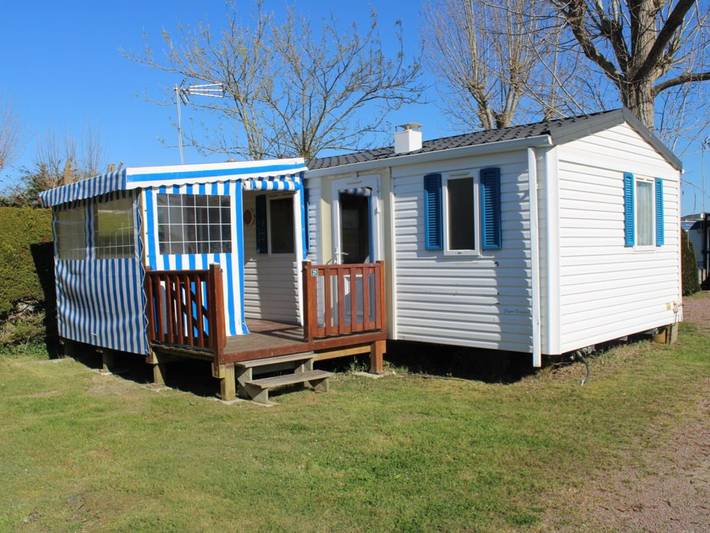 Camping pour 6 personnes, avec piscine et terrasse, animaux acceptés