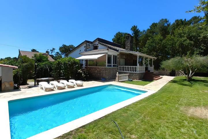 Casa rural para 12 personas, con jardín en La Adrada