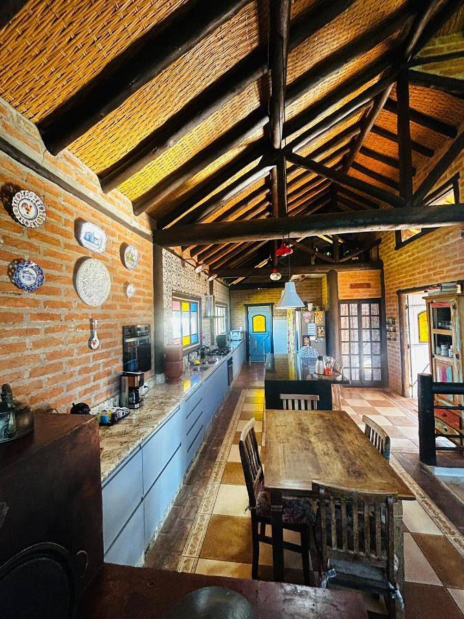 Casas e apartamentos de temporada para 10 pessoas, com piscina e vista e ainda balcão and jardim, com animais de estimação em Bom Jesus dos Perdões