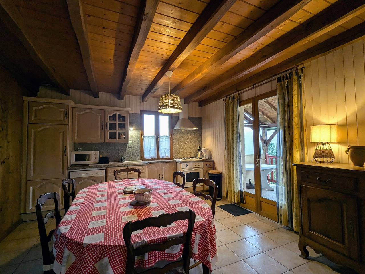 Lakeside house with enclosed garden and private parking, pets allowed in Saint-Plantaire, La Châtre region