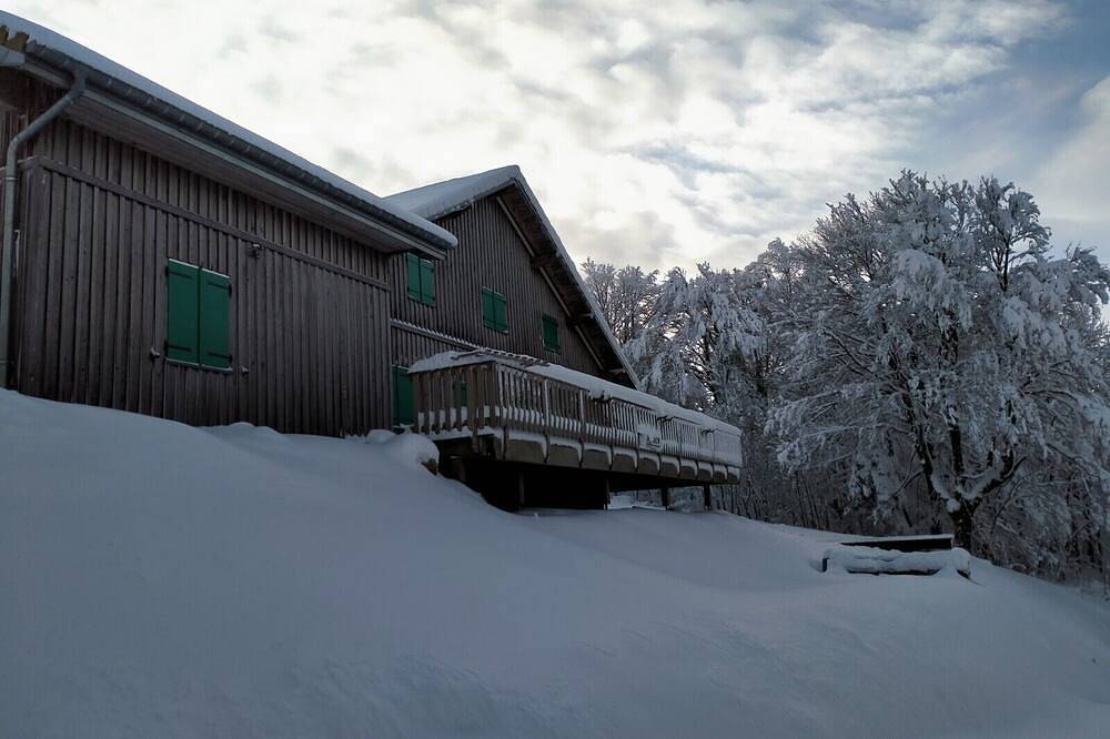 Chalet 16 pers gelegen op de top van de Ballon d'Alasce in de buurt van de receptie in Saint-Maurice-sur-Moselle, Épinal en omgeving