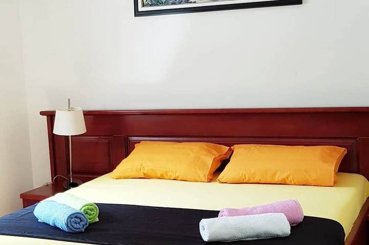 Appartement entier, Stylish 2-room apartment - 5 min to the beach & center + parking space in Budva, Municipalité de Budva