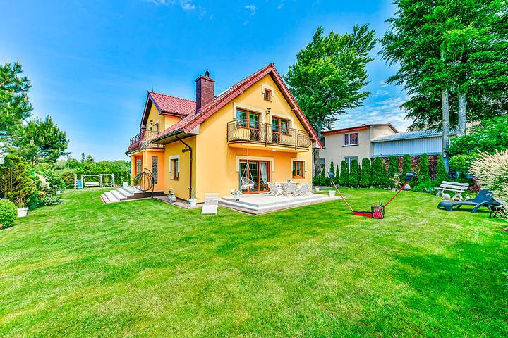 Ferienhaus für 9 Personen, mit Garten in Sarbinowo