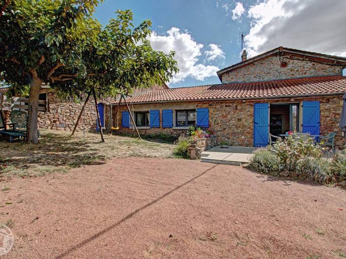 Gîte pour 4 personnes, avec Terrasse et Jardin à Neulise