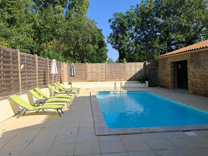 Location de vacances pour 10 personnes, avec piscine ainsi que vue et jardin à La Caillère-Saint-Hilaire - 2