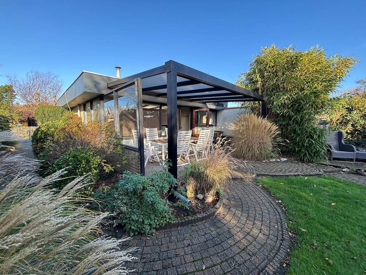 70 qm grosser  gepflegter, ruhiger  Bungalow, Strandnah mit großen,  uneinsehbaren  Garten,  Terrassenüberdachung in Sint Maartensvlotbrug, Noord-Holland - Nordseeküste