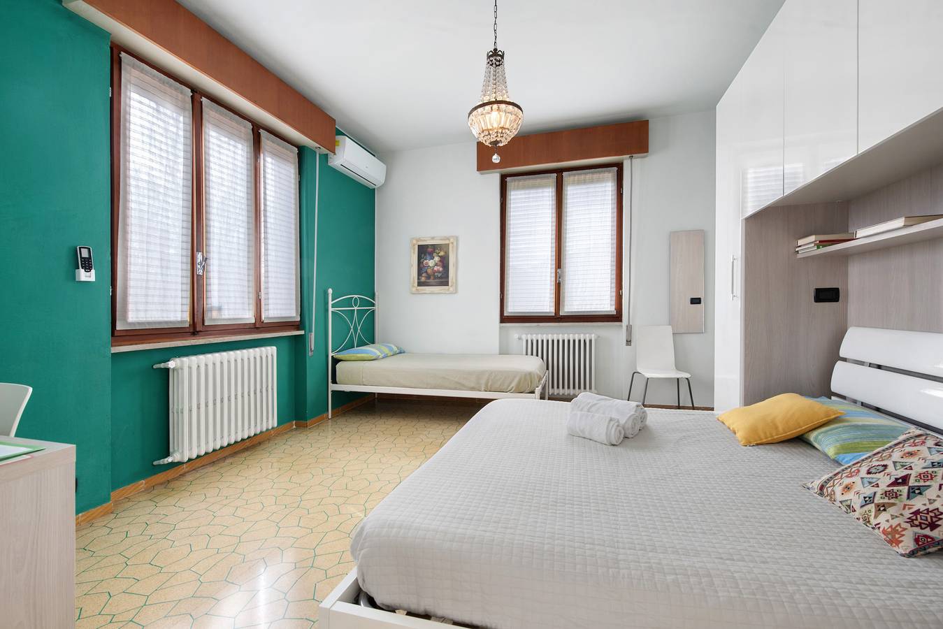 Zimmer 'Swan Matrimoniale Green' mit Gemeinschaftspool, Wi-Fi und Klimaanlage in Manerba del Garda, Gardasee-Berge