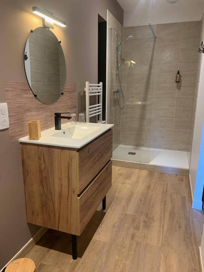 Double Room with Private Bathroom in Menglon, Région de Die