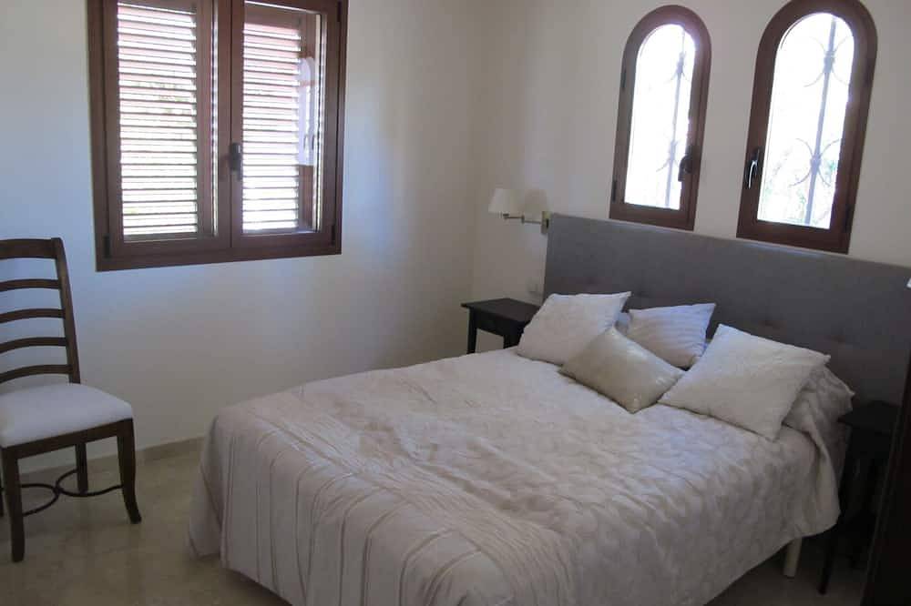 Seafront Modern Villa, unglaubliche Aussicht, schöner Sandstrand in wenigen Schritten, kostenloses Wifi in Cala Llombards, Santanyí