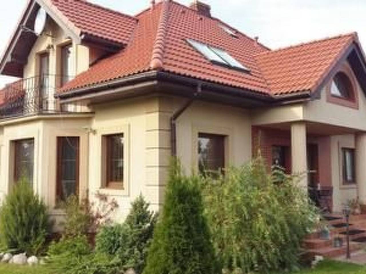 Magnolienhaus mit Sauna und Jacuzzi in Masowien