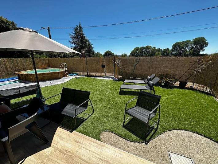 Location de vacances pour 8 personnes, avec jardin et piscine à Chandolas - 2