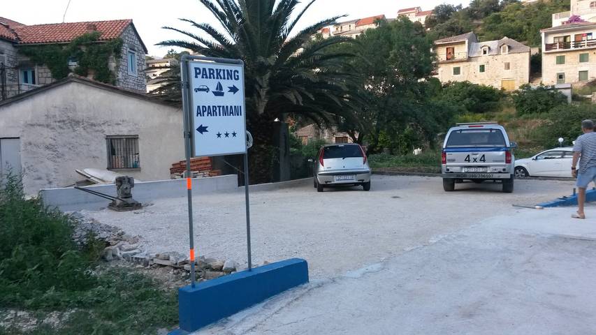Ganze Wohnung, 2-Zimmer-Ferienwohnung mit Terrasse und Meerblick Povlja (Brac) A-12362-a in Povlja, Brac