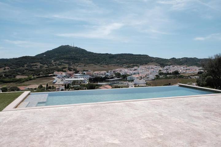 Location de vacances pour 4 personnes, avec piscine et terrasse ainsi que jardin et vue, animaux acceptés à Mercadal - 3