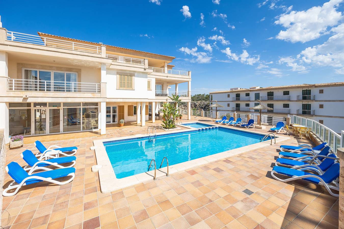 Entire apartment, Apartment 'Aptos Villa Sirena Vista Mar' with Shared Pool, Wi-Fi and Air Conditioning in Cala Figuera, Santanyí