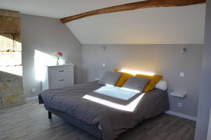 Location de vacances pour 8 personnes, avec terrasse à Nazelles-Négron - 4