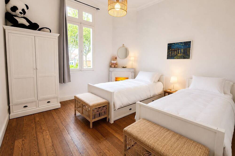 Beautiful, spacious villa, capacity of 14. Near beaches, shops in  Arcachon, . in Arcachon, Arcachon region