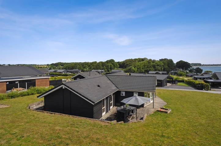 Ferienhaus mit Meerblick für 10 Personen, mit Whirlpool und Terrasse sowie Garten und Sauna in Kelstrup Strand