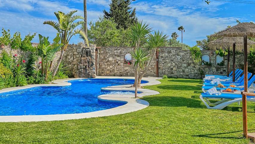 Villa für 2 Personen, mit Balkon/Terrasse und Whirlpool sowie Pool in Conil de la Frontera