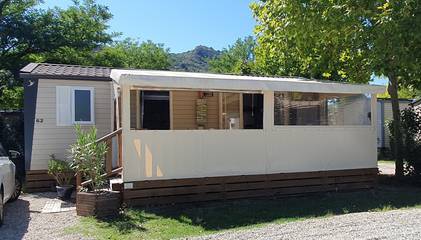 Camping pour 4 personnes, avec piscine ainsi que jacuzzi et terrasse, animaux acceptés en Ardèche