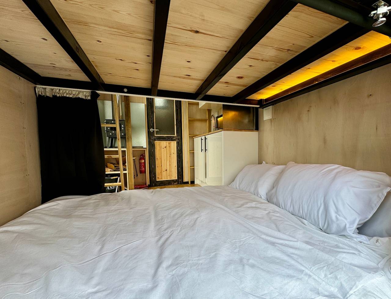 1 Bed Cabin - Sleeps 2 - Parking  in Devon