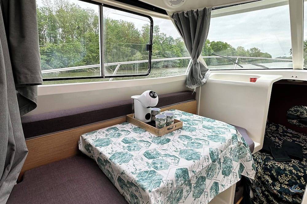 The perfect night in Port Cergy by boat! in Cergy, Valle del Oise