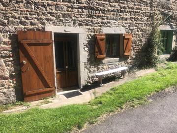 Gîte pour 6 personnes, avec piscine ainsi que jardin et terrasse, animaux acceptés en Haute-Loire