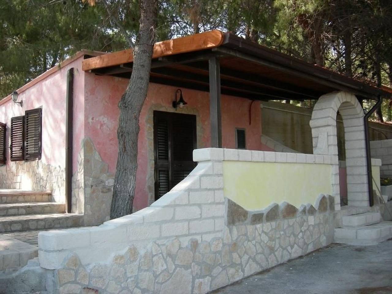 Appartamento intero, Orchideen-Ferienwohnung mit überdachter Veranda in Vieste, Gargano