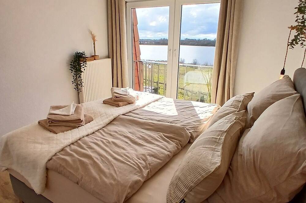 Ganze Wohnung, Renovierte Ferienwohnung Strandperle mit traumhaftem Blick auf's Timmeler Meer in Großefehn, Landkreis Aurich