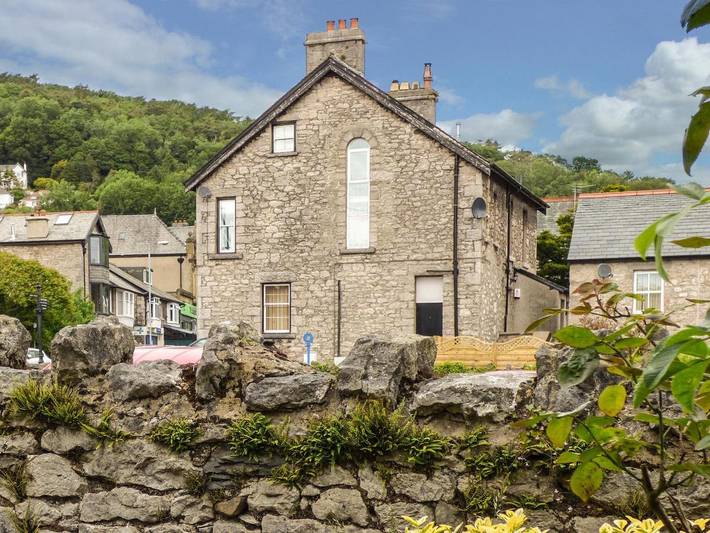 Holiday rental for 8 people, with garden and hot tub, with pets in Grange-over-Sands