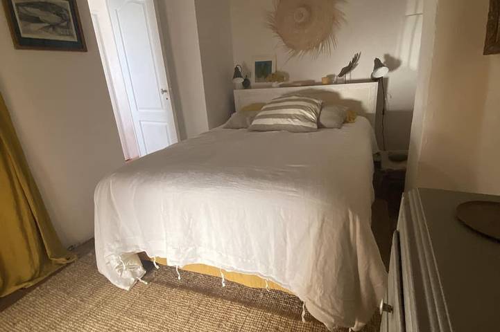 Ganze Wohnung, Dachterrasse - Fußgängerzone Innenstadt, 2 charmante Zimmer, einzigartig in Sanary-sur-Mer, Mittelmeerküste (Frankreich)