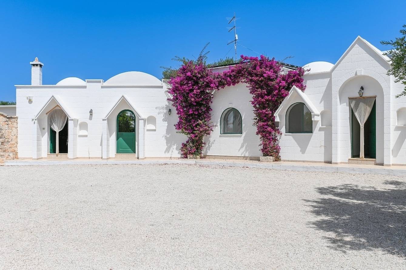 Borgo Marianna heated pool in San Michele Salentino, Salento