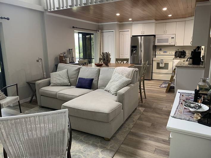 Vacation rental for 10 people, with yard and balcony, with pets in Little Gasparilla Island