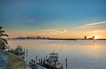Vacation Rental for 9 Guests in North Bay Village, Florida, Picture 4