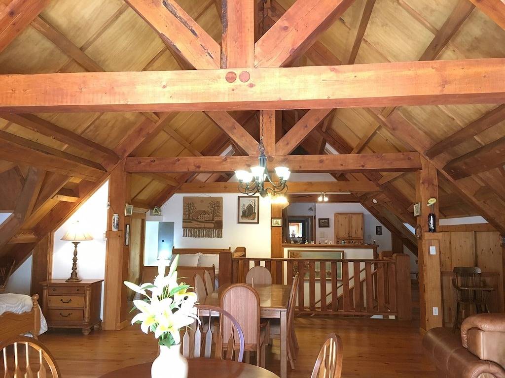 Stunning cabin,  rustic decorations, great view of Mts.,  expansive patio in Hope, Fraser Valley Regional District