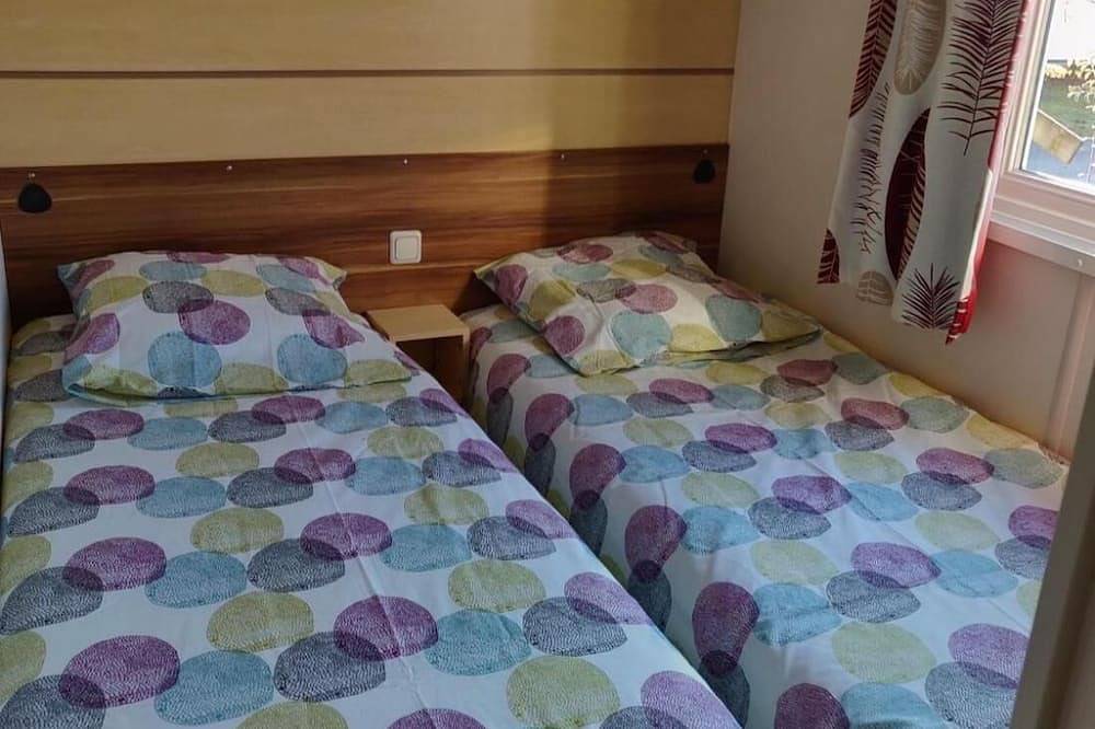 Grands Mobil homes 8 couchages clim en village vacances in Gastes, Côte d’Argent