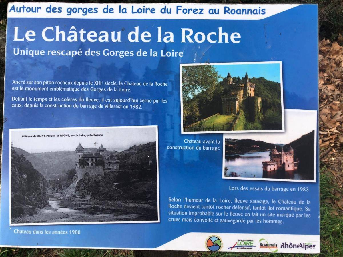 Deluxe Double Room with Castle View in Saint-Priest-la-Roche, Région de Roanne