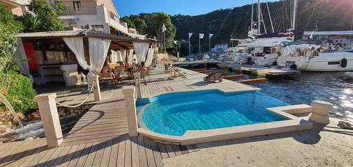 Maison d’hôte pour 3 personnes, avec piscine et sauna ainsi que jardin et vue, animaux acceptés dans Lastovo