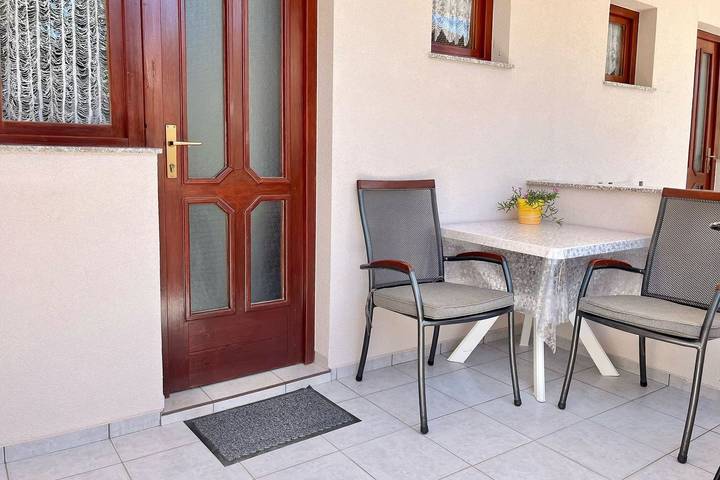 Apartament wakacyjny dla 2 osób, z balkon/ taras, zwierzęta dozwolone w Biograd na Moru