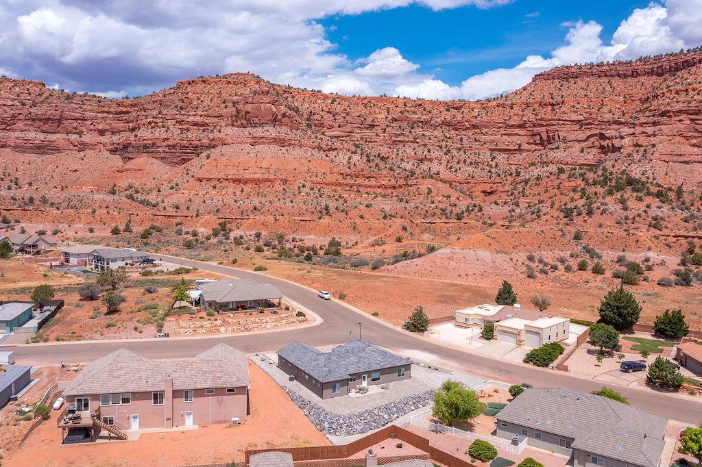 4Br (3 King beds), Game Room, Views, Murals, Steps to Hiking in Kanab, Grand Staircase Escalante National Monument