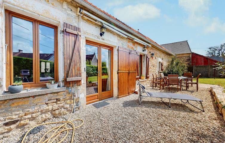 Ferienhaus für 8 Personen mit Terrasse in Lainsecq, Auxerre und Umgebung
