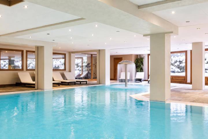 Entire apartment, V Balme 06: Beside Ski Lift; Pool, Sauna & Gym in Vallorcine, Bonneville region